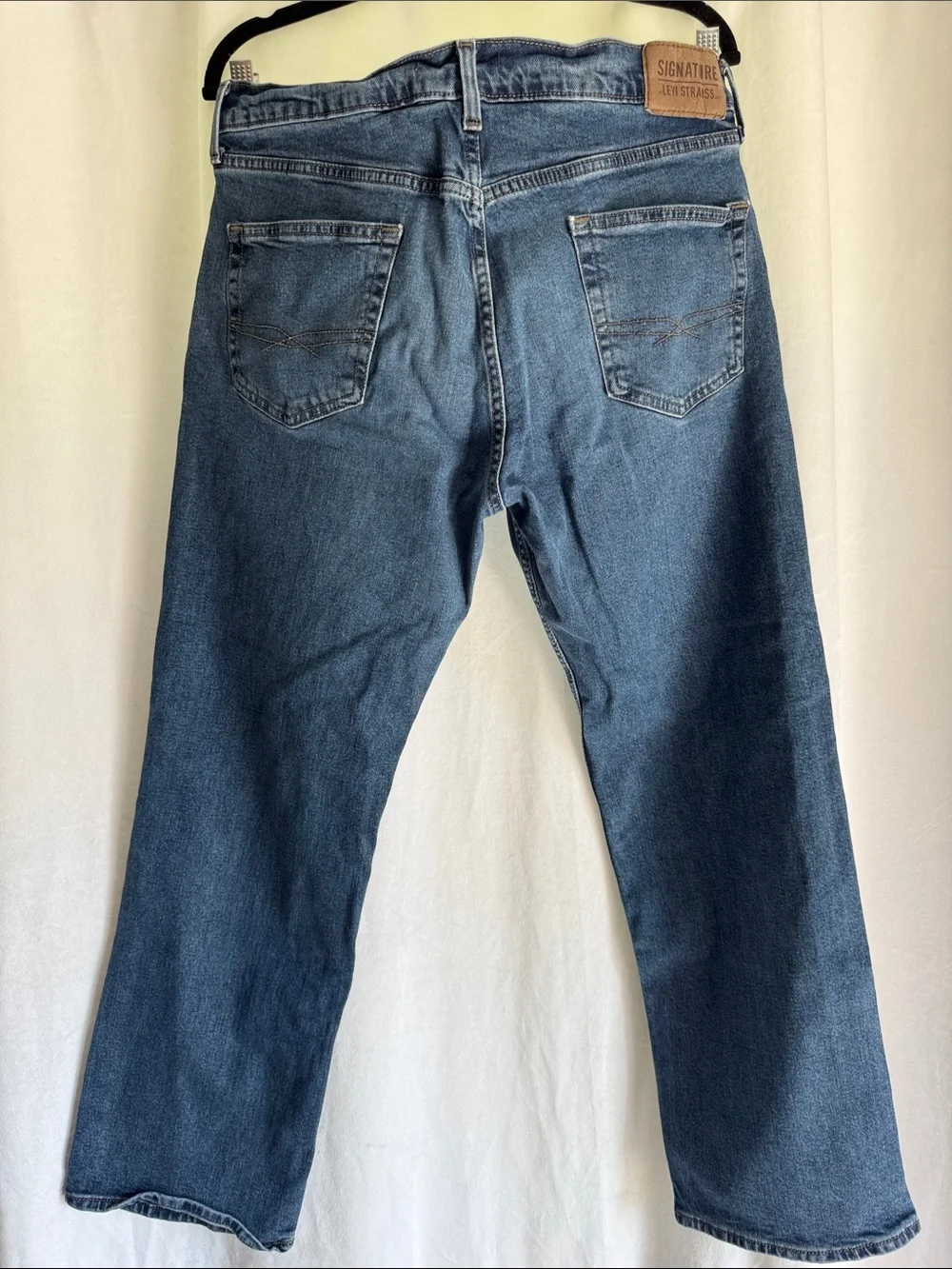 Signature by Levi Strauss Men's Mid-Blue Straight Jeans